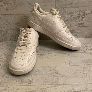 Nike court, woman’s size 7 preowned in great condition no rips or tears
